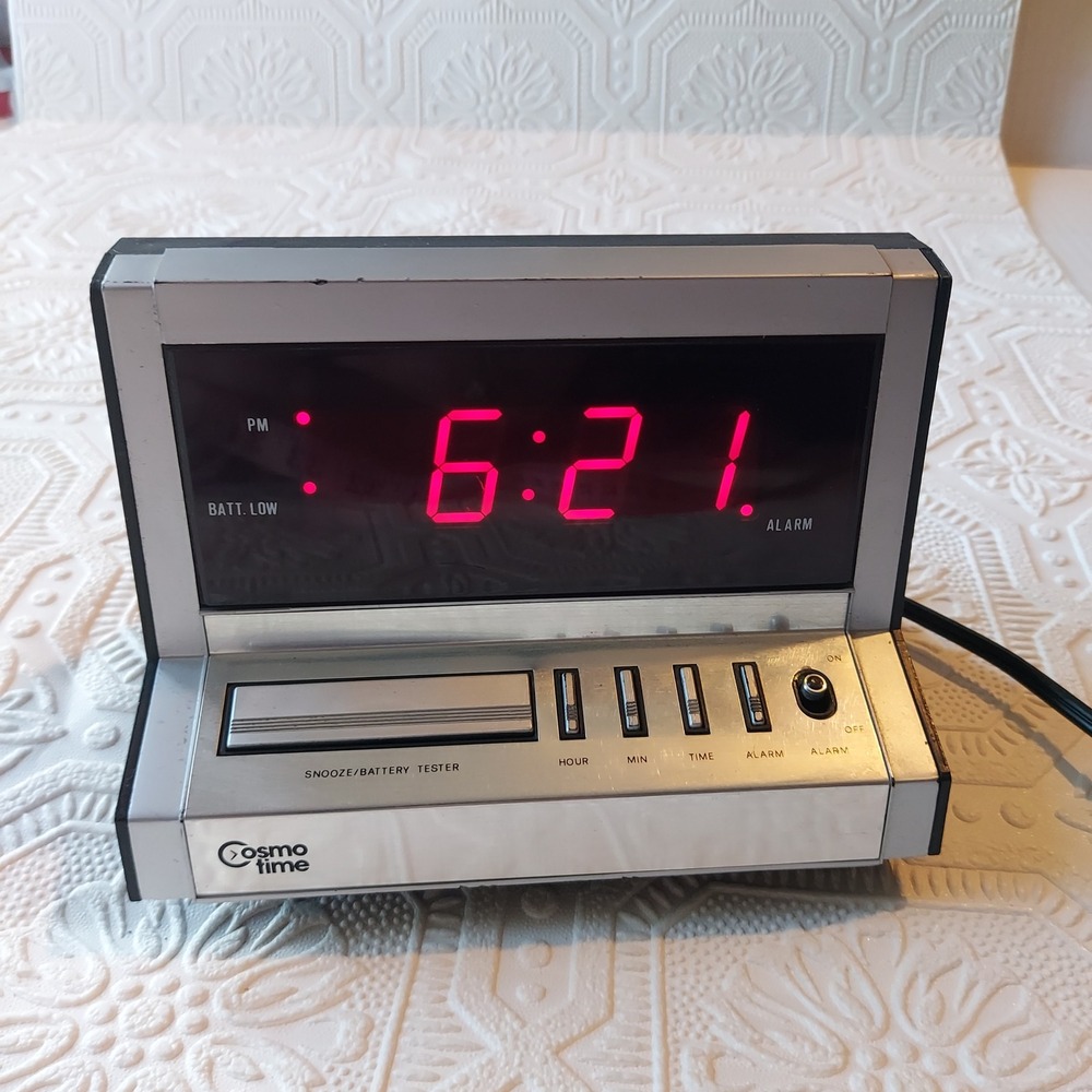 Vintage Cosmo Time 8401 Digital Alarm Clock Red LED Wood Grain Silver 1980s